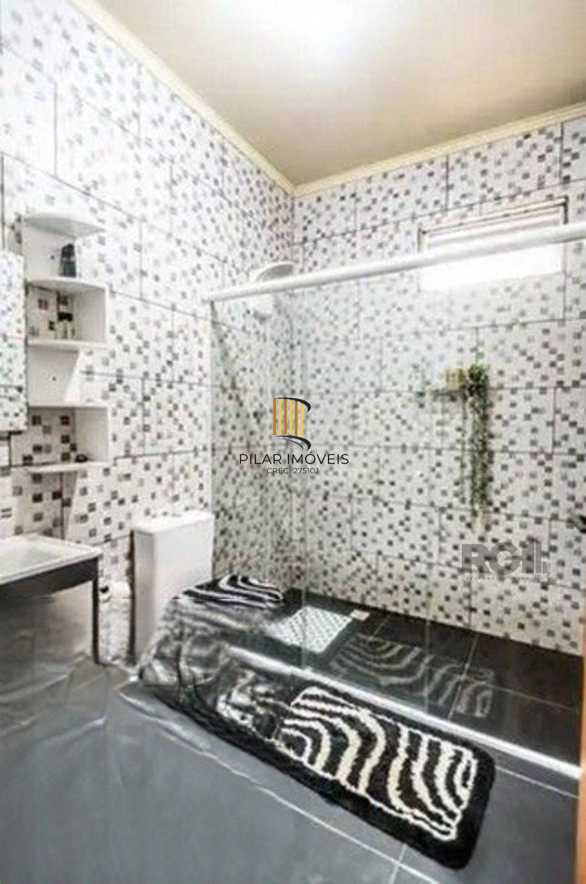 Apartamento com 03 dormitórios no Bairro Rio Branco de Porto Alegre