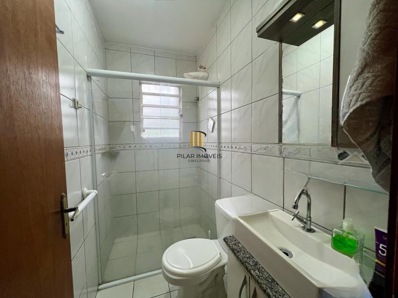 Casa em condomínio fechado  com 94m2, 3 dormitórios no bairro Camaquã.