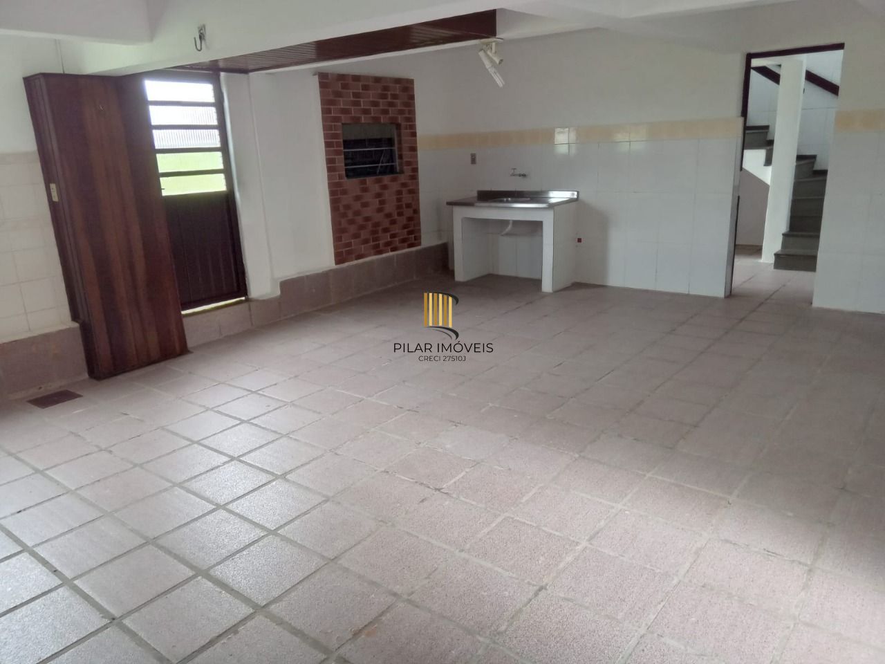 Casa com 3 dormitórios , 2 vagas de garagem fechada !