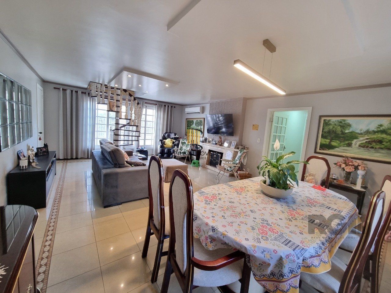 Casa 4 dormitórios, 4 vagas, espaço gourmet, piscina, jardim do salso Porto Alegre RS