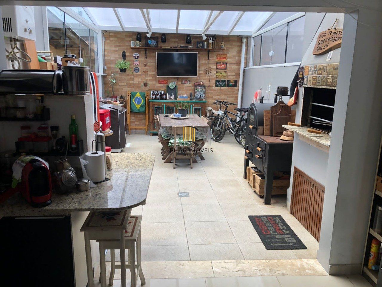 Casa com 3 dormitórios 2 suítes, área gourmet, vaga de estacionamento,  Guarujá,  Porto Alegre RS 