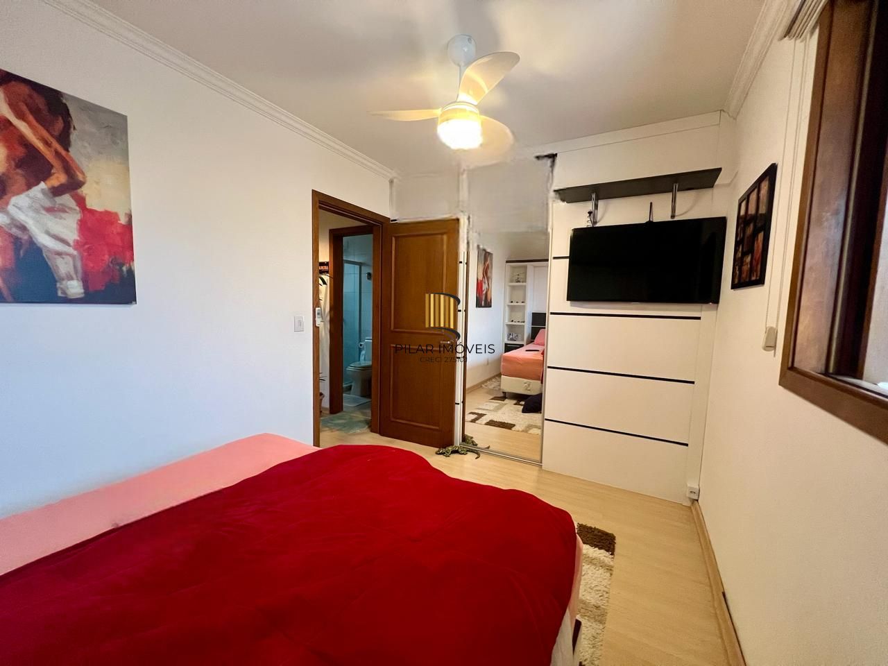 Casa em condomínio 2 dormitórios sem um com closet, vaga coberta, no bairro Cel. Aparicio Borges.