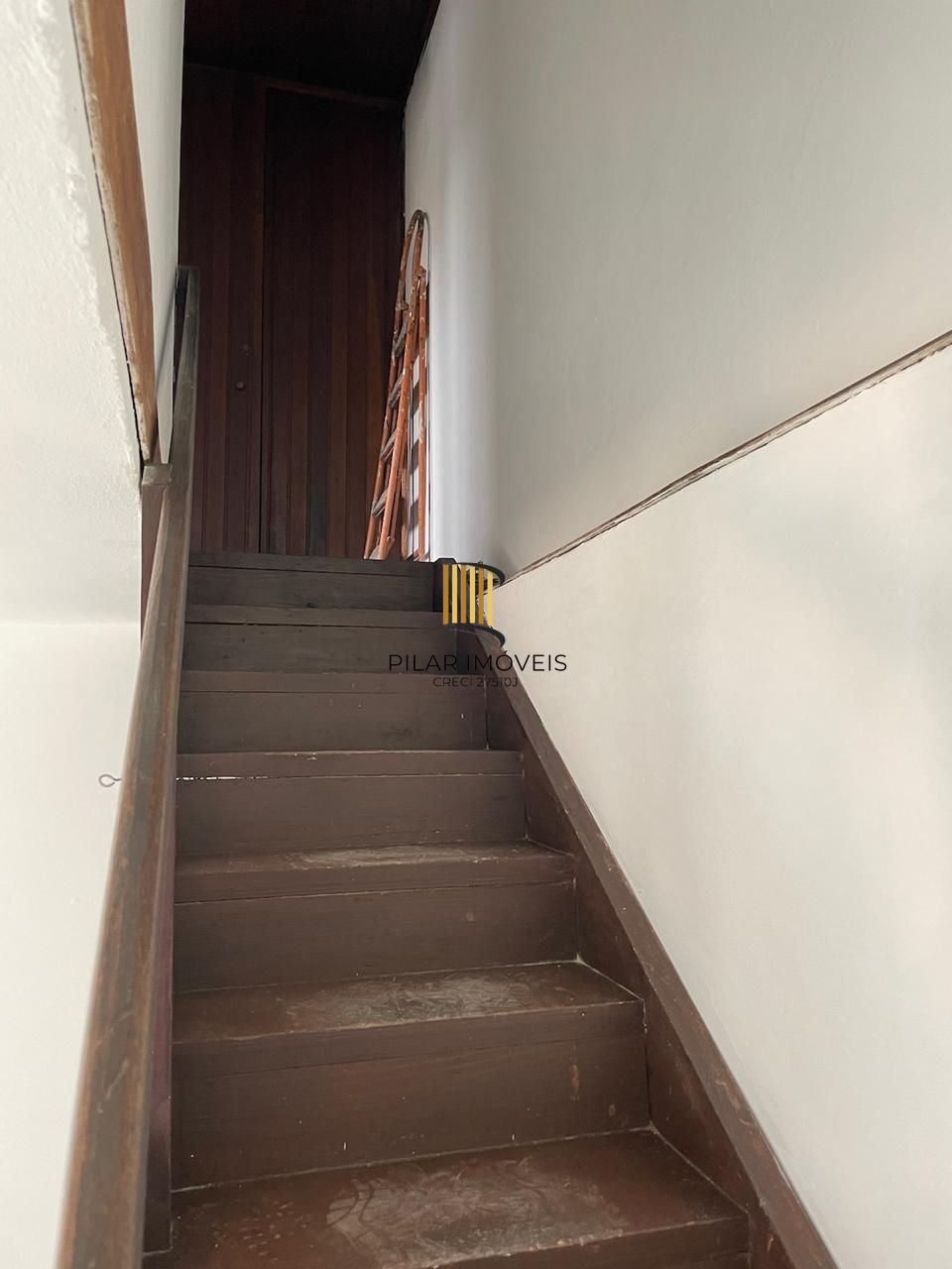 Sobrado de 2 dormitórios ambos suíte! a poucos metros do centro do bairro.