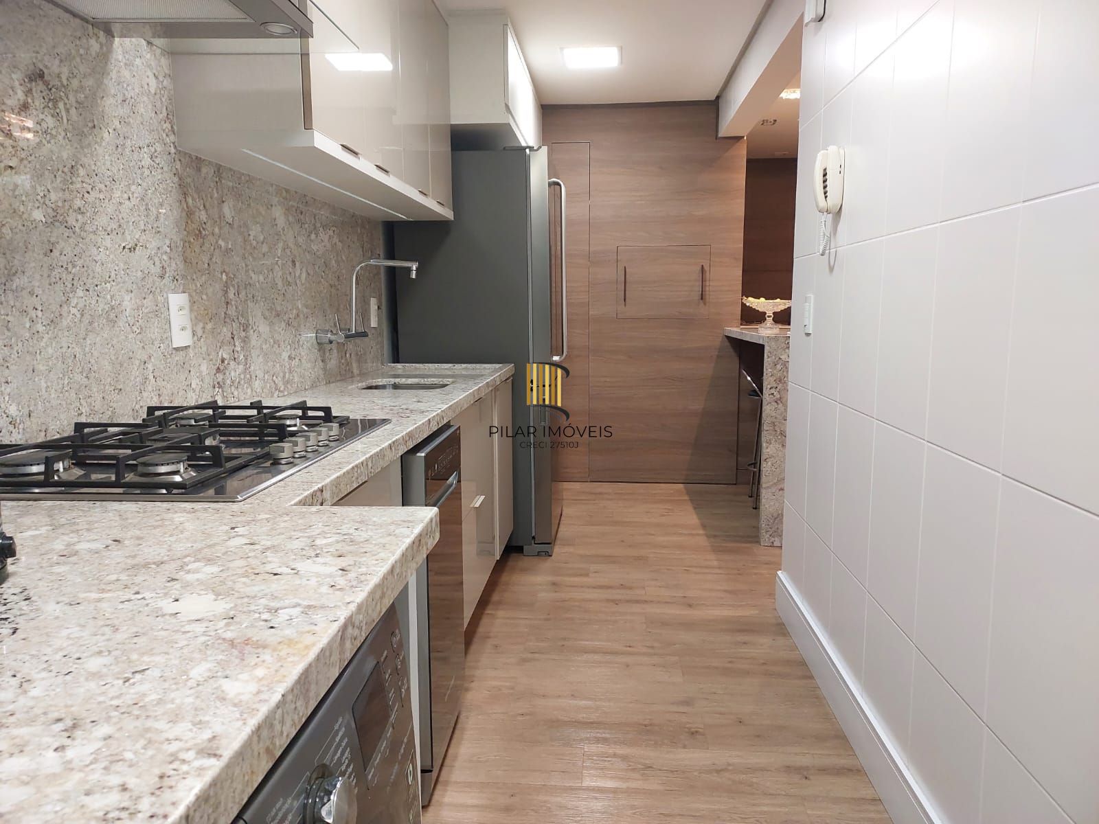 Apartamento com 3 dormitórios, sendo 1 deles suíte, com 02 vagas