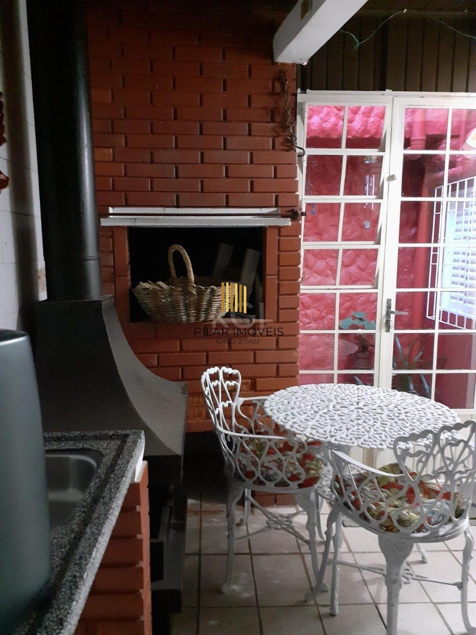 Casa para Venda - 250m², 3 dormitórios, 1 vaga - Camaquã, Porto Alegre