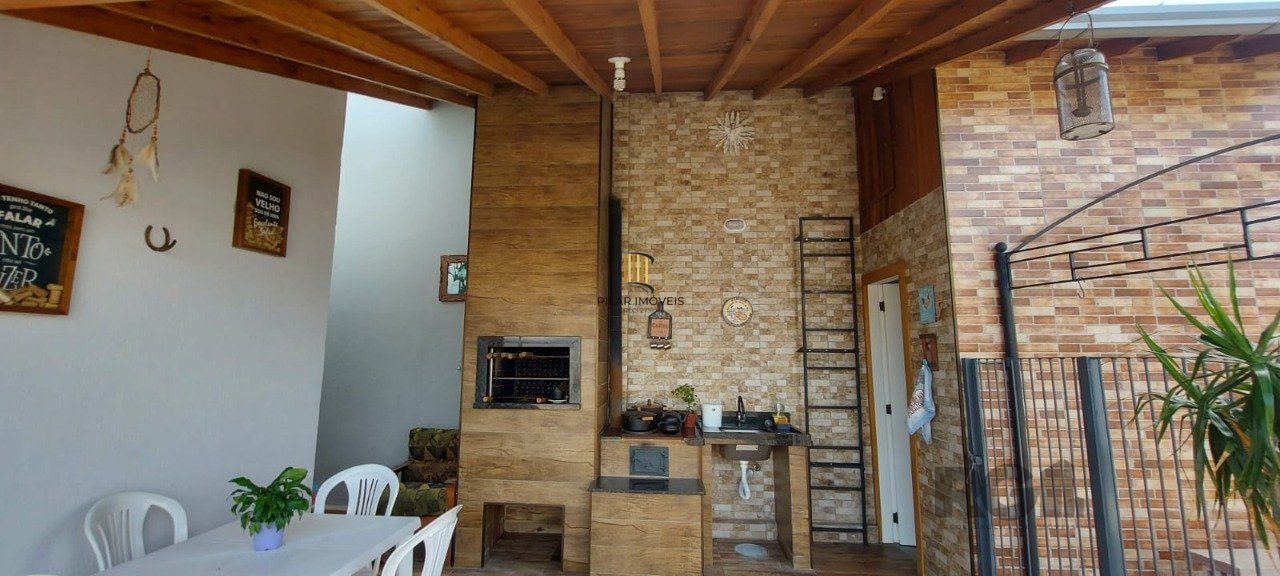 Casa com 2 dormitórios, sendo 1 suíte no bairro Florida em Guaíba