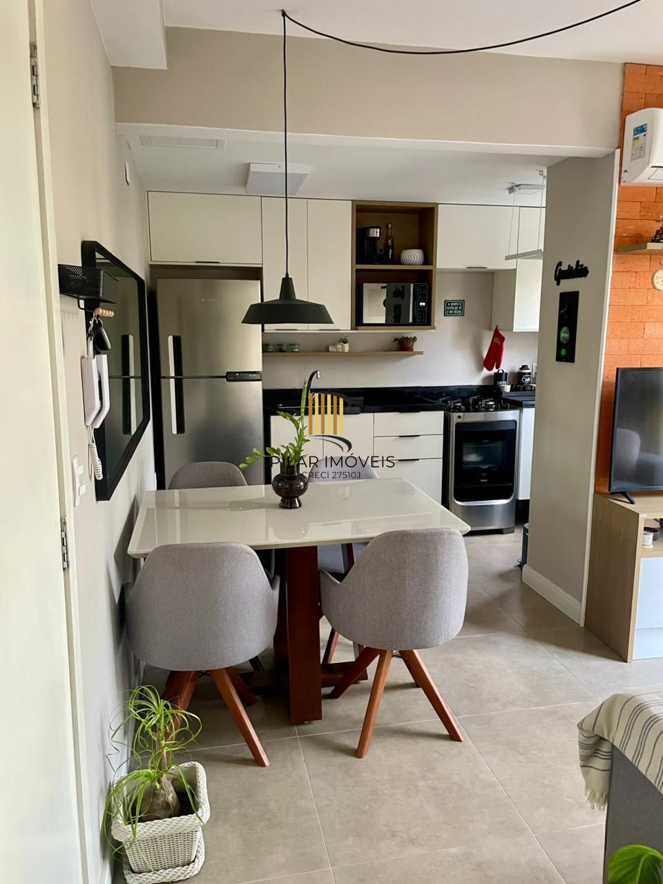 Apartamento com 02 quartos e 01 vaga escriturada no Bairro Cavalhada