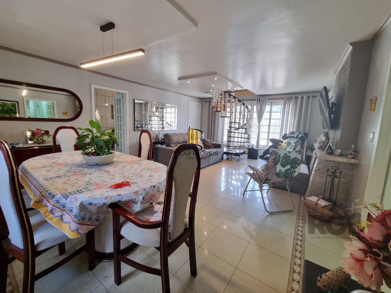 Casa 4 dormitórios, 4 vagas, espaço gourmet, piscina, jardim do salso Porto Alegre RS