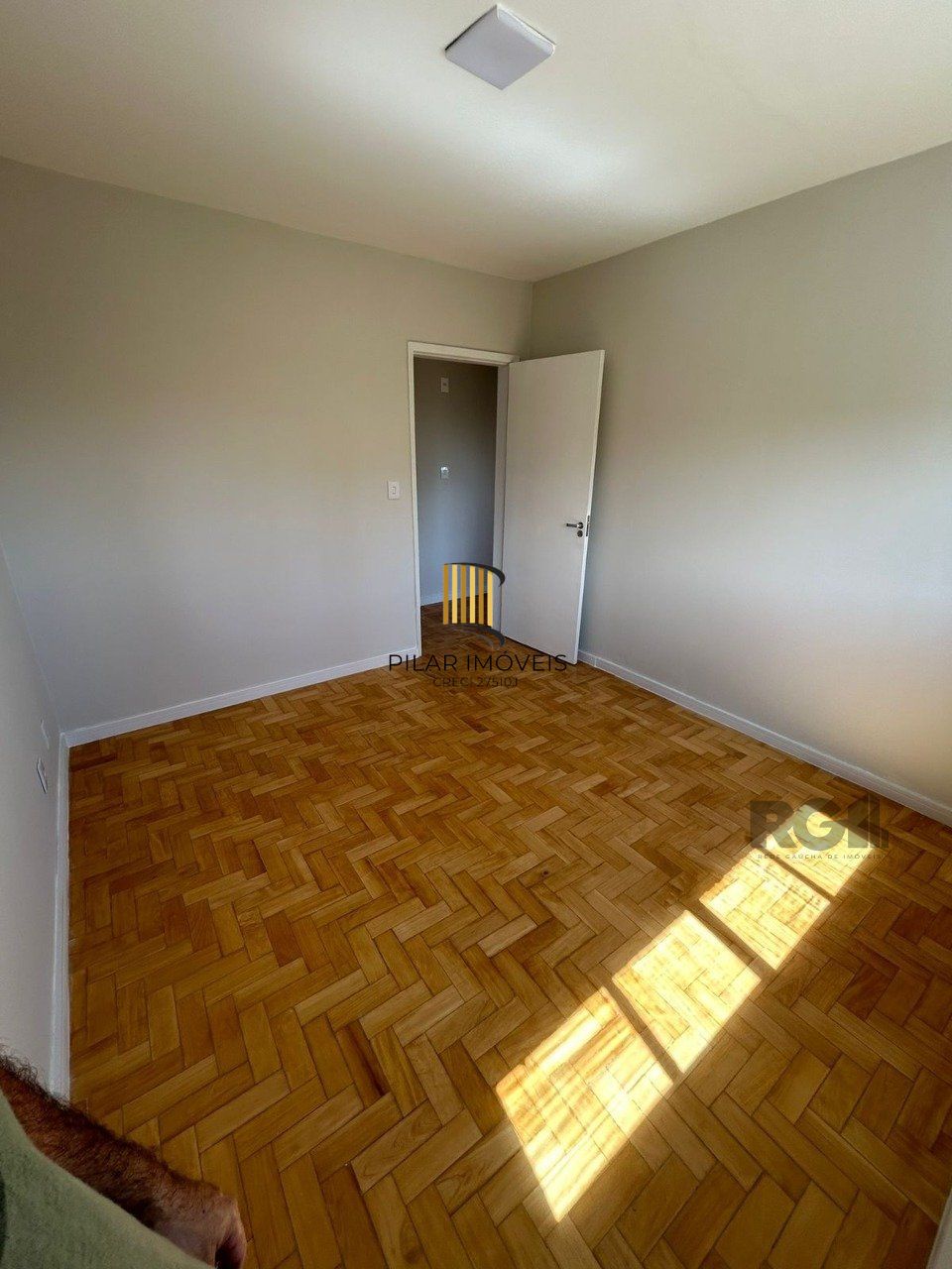 Belíssimo Apartamento com 03 quartos (01 suíte) uma vaga coberta todo Reformado