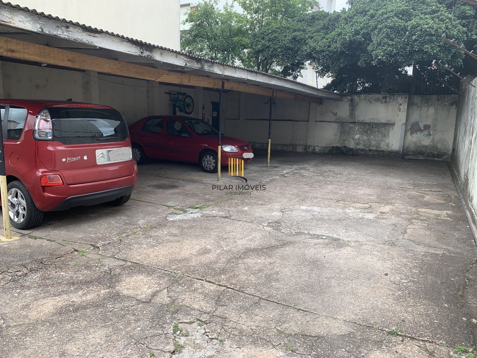 Apartamento 3 dormitórios com 2 banheiros e garagem no Menino Deus