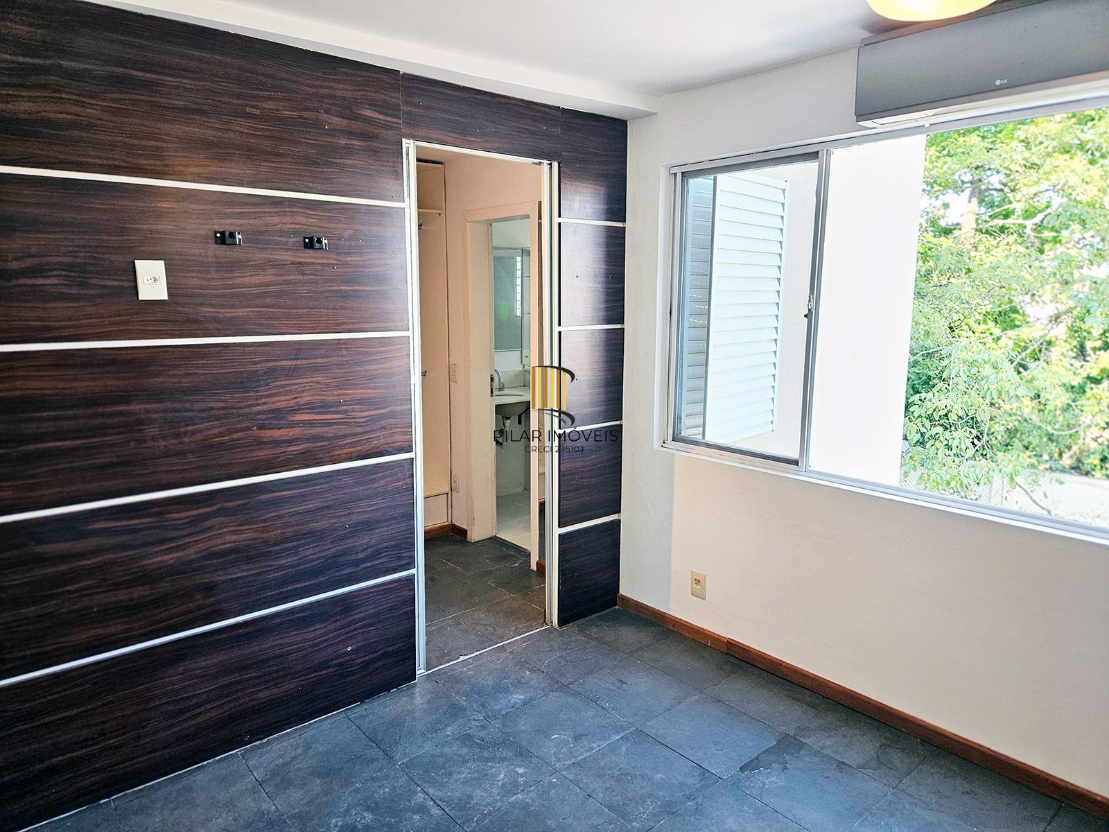 Casa com 4 quartos (02 suítes), 02 vagas cobertas no Bairro Ipanema