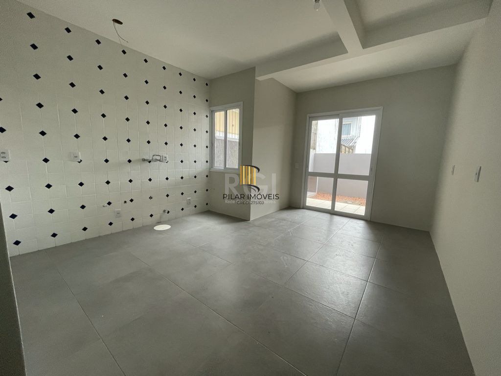 Casa 3 dormitórios, sendo 1 suites, 2 vagas - Guarujá, Porto Alegre RS