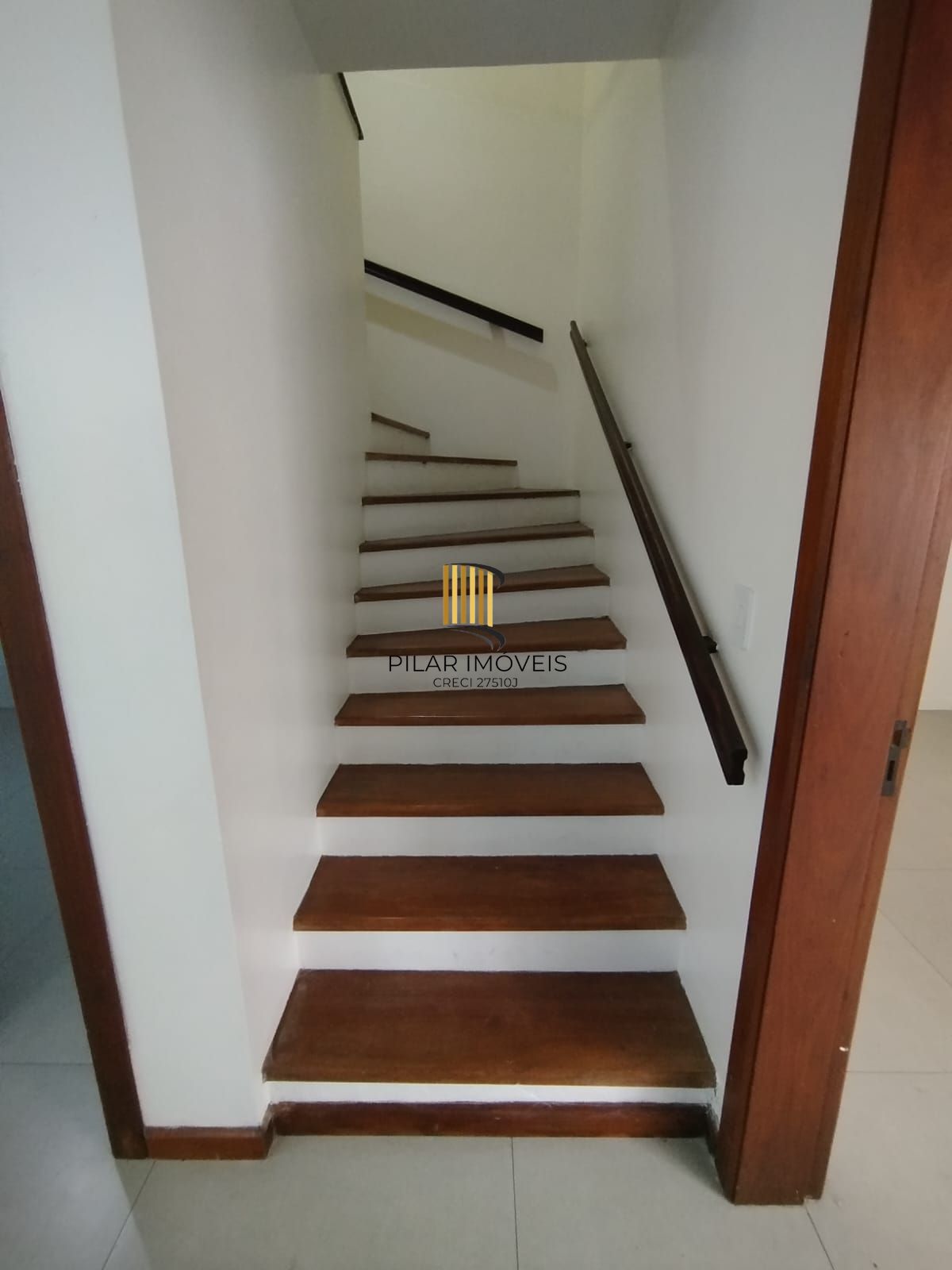 Casa com 03 quartos e 01 vaga no Bairro Cristal