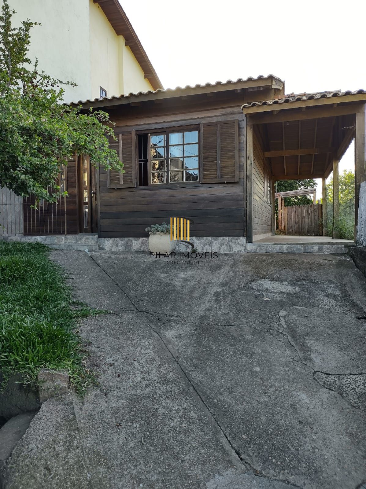 Casa com 03 quartos e 02 vagas (Mista) no Bairro Jardim Leopoldina, Porto Alegre - Pilar Imóveis