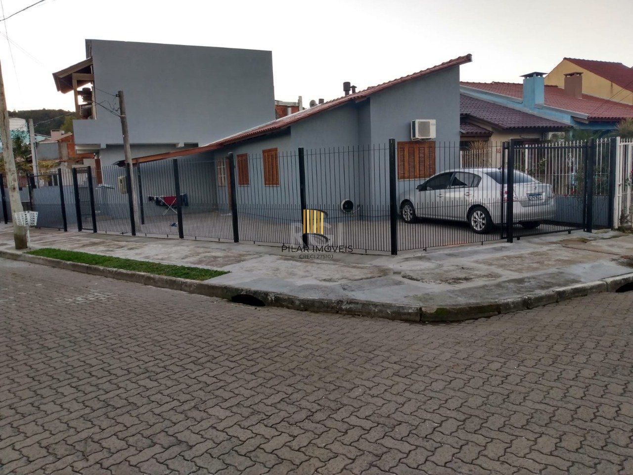 Casa com 5 quartos, 1 suíte, 4 vagas de garagem, no bairro Aberta dos Morras, Porto Alegre/RS
