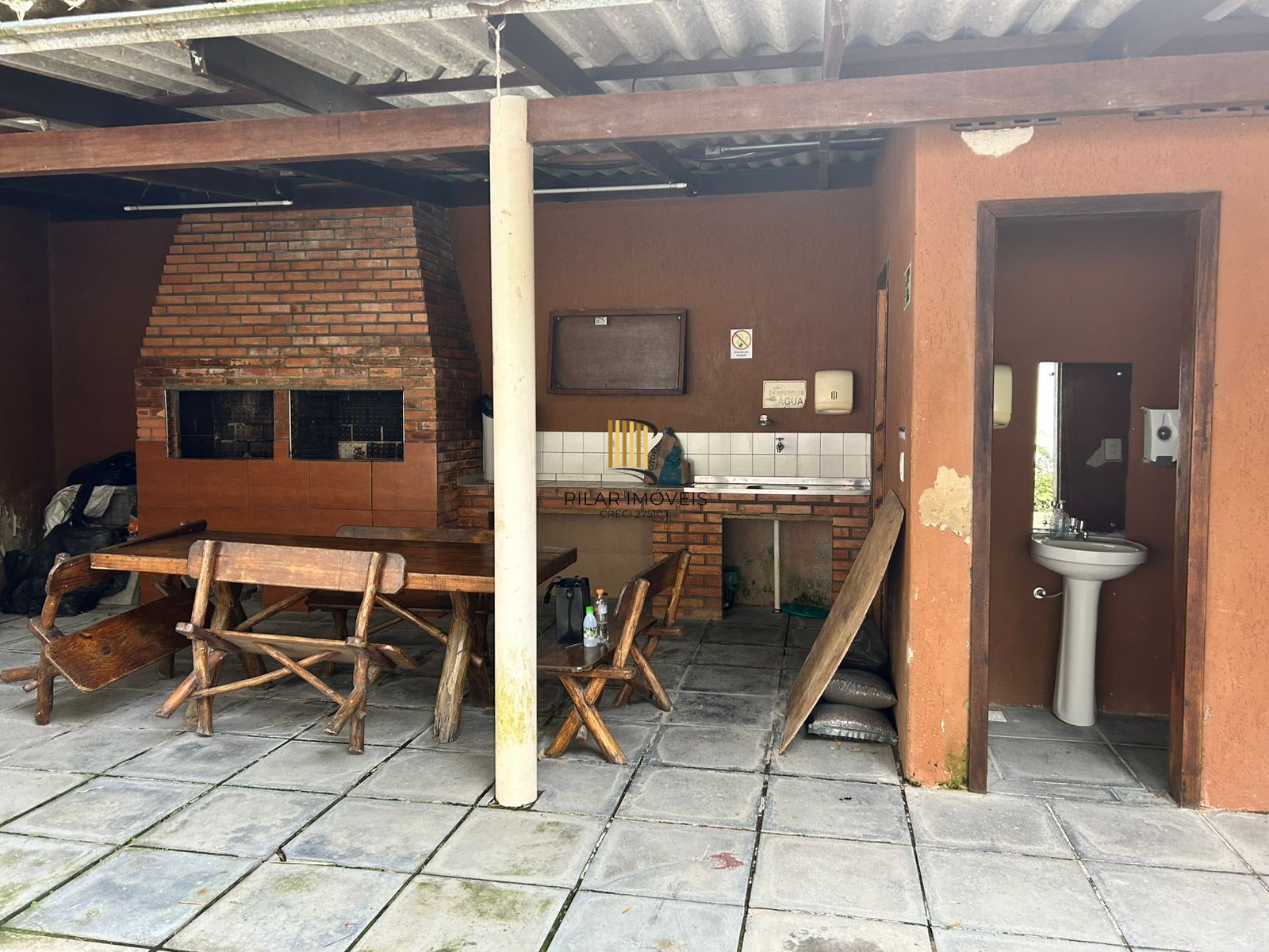 Casa 2 dormitórios no bairro Guarujá