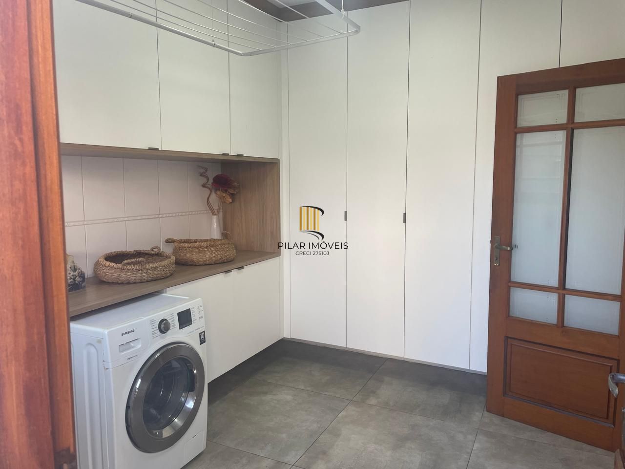 Casa em Condomínio com 03 quartos (01 suíte com closet) e 06 vagas no Ecoville