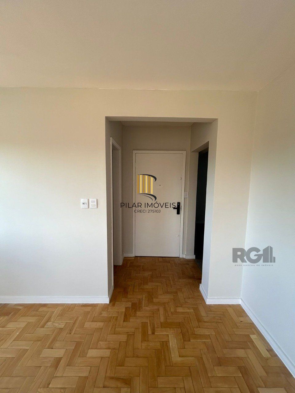 Belíssimo Apartamento com 03 quartos (01 suíte) uma vaga coberta todo Reformado