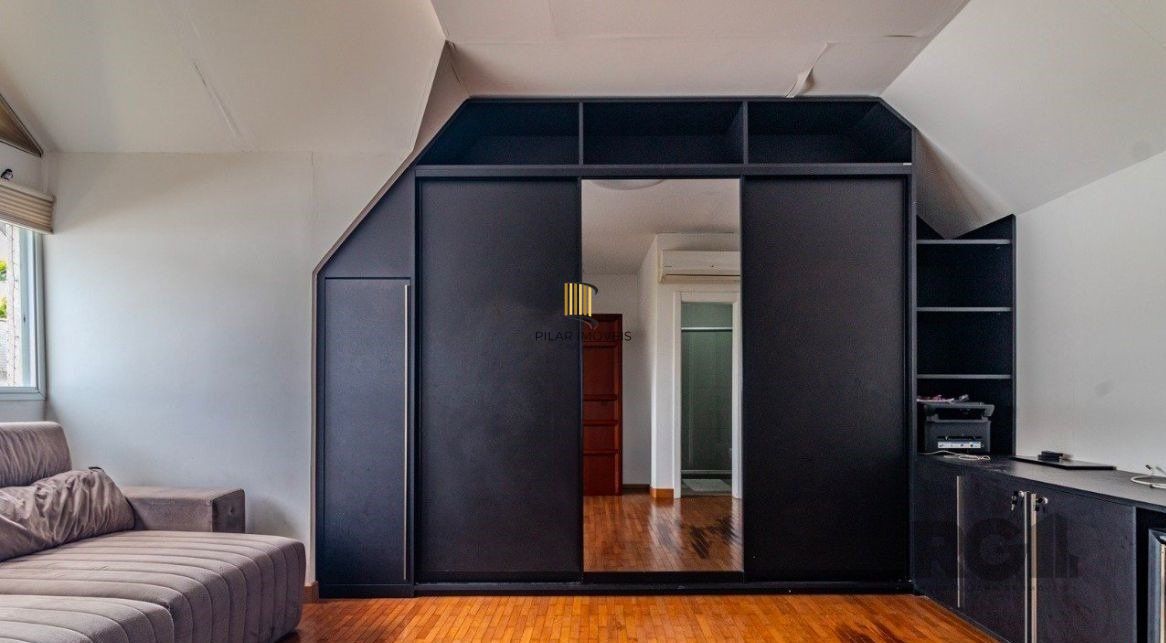 Casa em Condomínio com 04 Quartos - 4 vagas, 200,36 m² de área privativa - LOMBA DO PINHEIRO