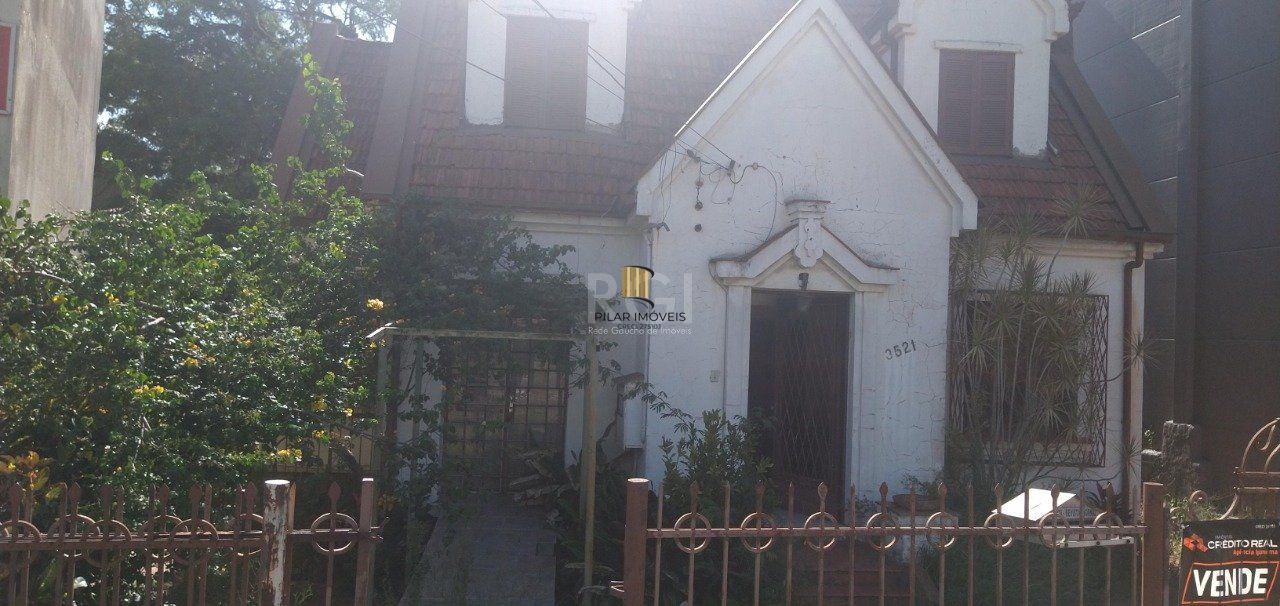 Casa de 4 dormitórios na Av. Teresópolis bairro Teresópolis