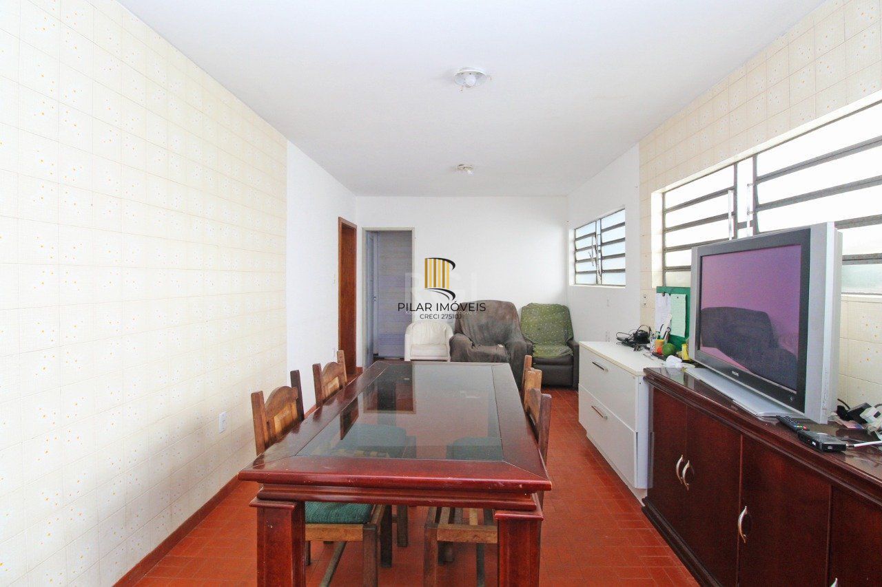 Casa 5 Dormitório(s) Bairro Camaquã