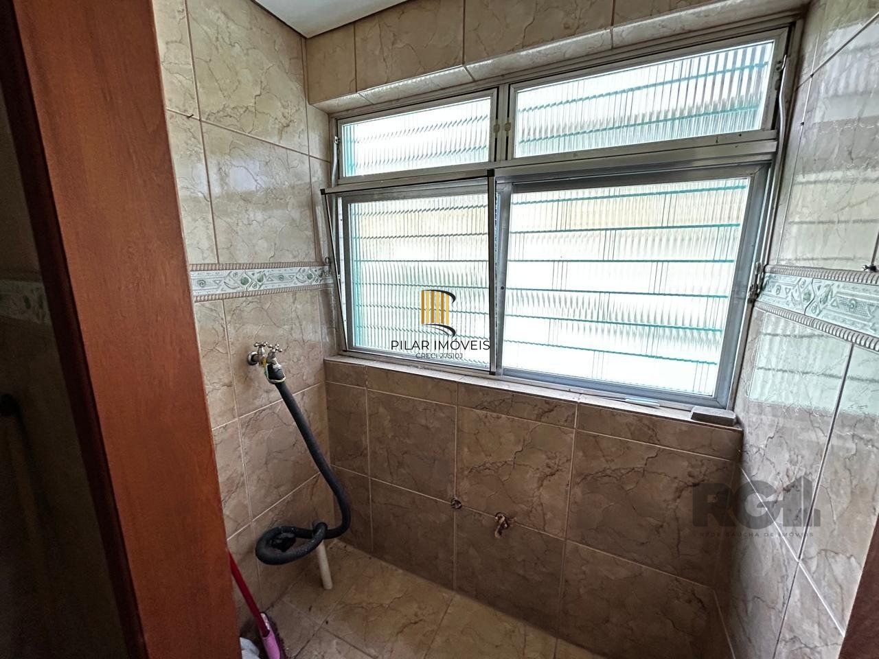 APARTAMENTO JK COM 1 QUARTO E GARAGEM COBERTA NO BAIRRO CAMAQUA PRÓXIMO À OTTO NIEMEYER
