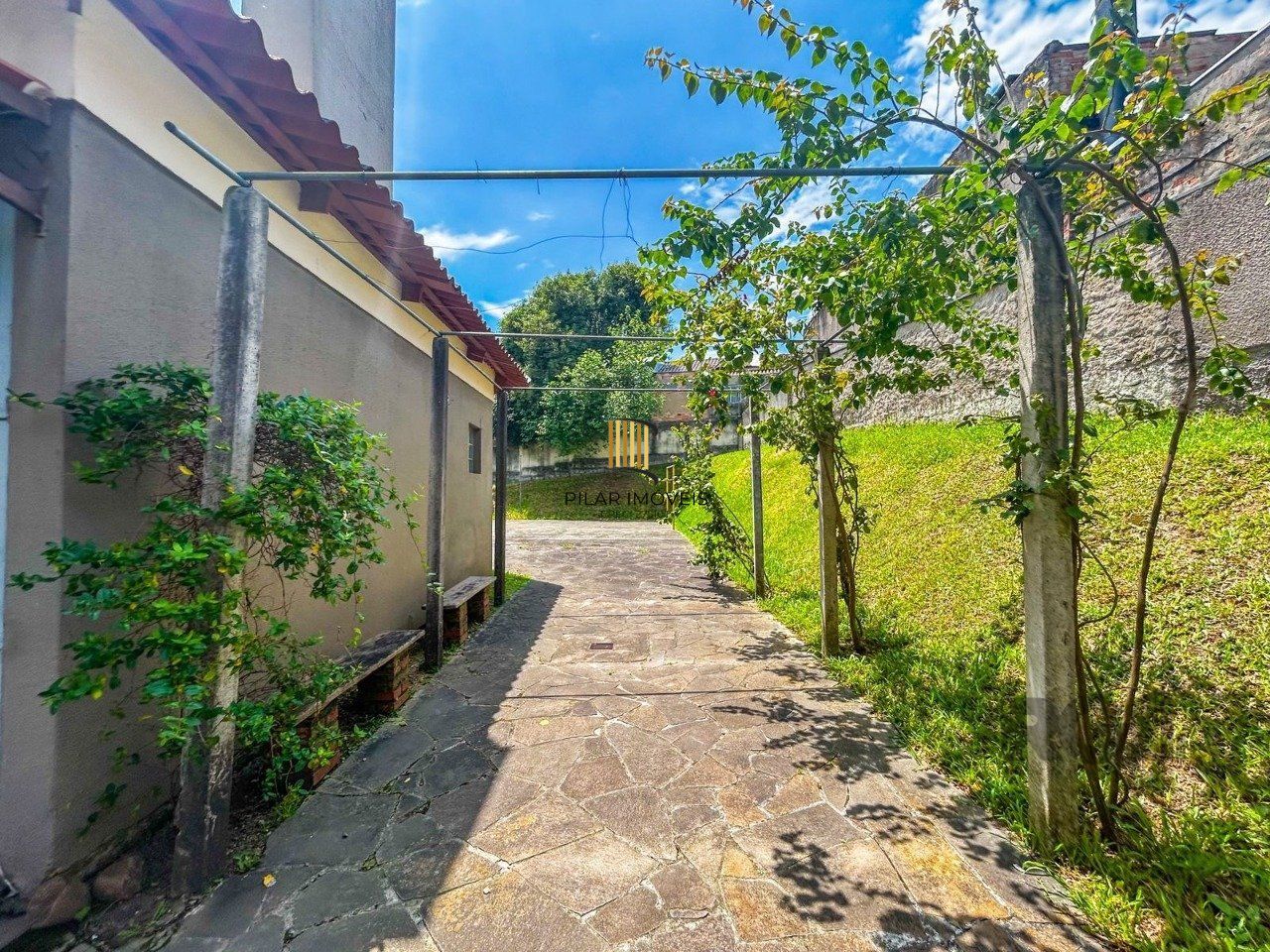 Cobertura com 3 dormitórios no Bairro Nonoai em Porto Alegre