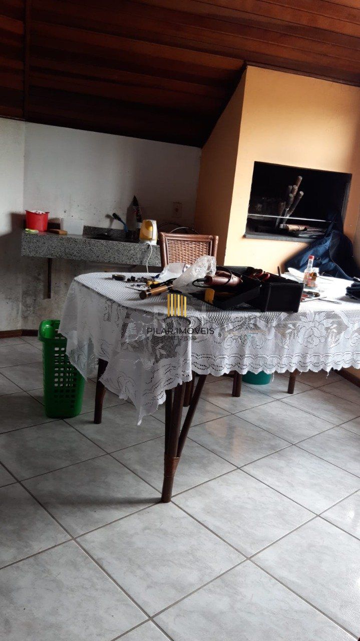 Casa em condomínio com 168,03m² com 3 dormitórios, 1 suíte, vagas de garagem, no bairro Serraria