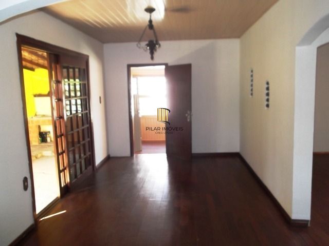 Casa desocupada somente a vista !