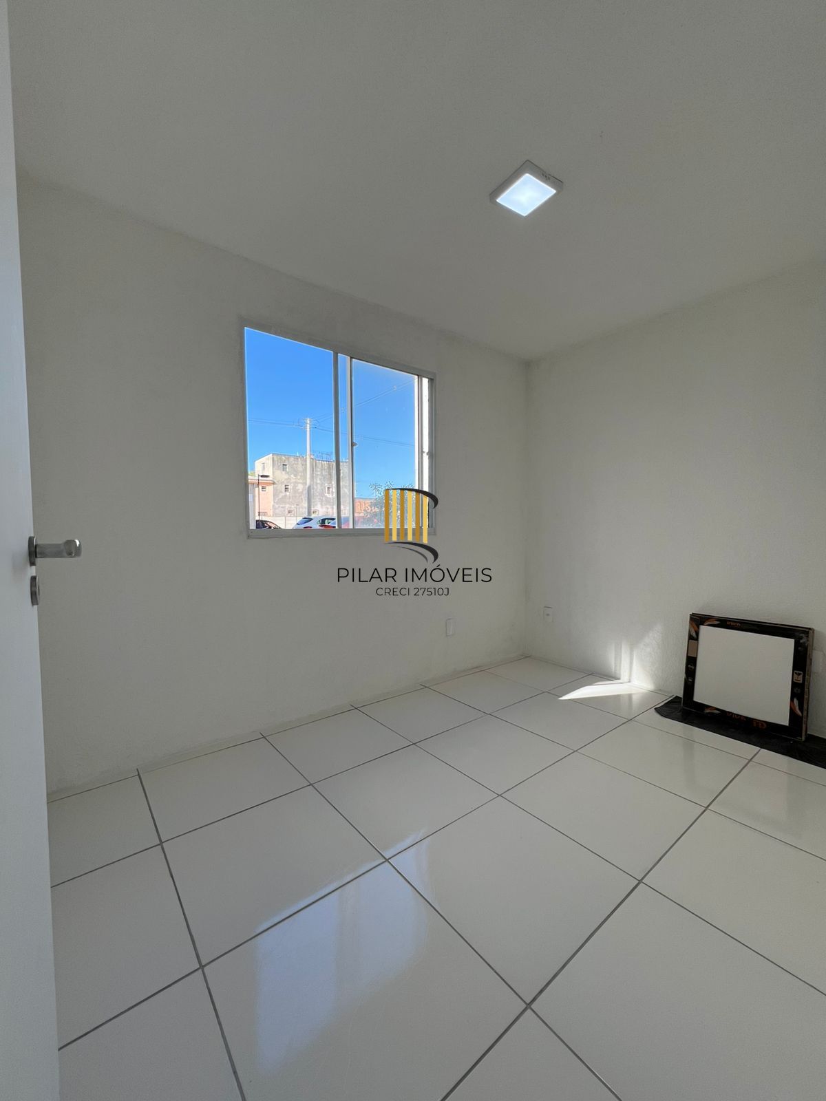 Apartamento Térreo com 02 quartos e 01 vaga no Bairro Restinga em Porto Alegre