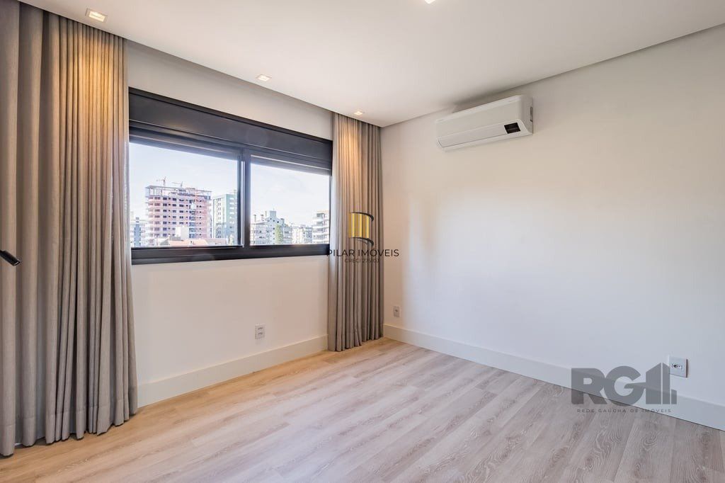 Apartamento para Venda - 130.07m², 3 dormitórios, sendo 3 suites, 3 vagas - Petrópolis