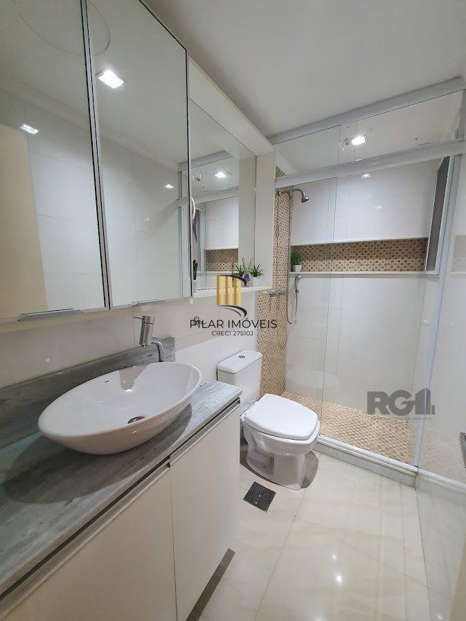 Apartamento com 3 quartos, vagas de garagem, semi mobiliado - 68m² no bairro Medianeira, Porto Alegre/RS