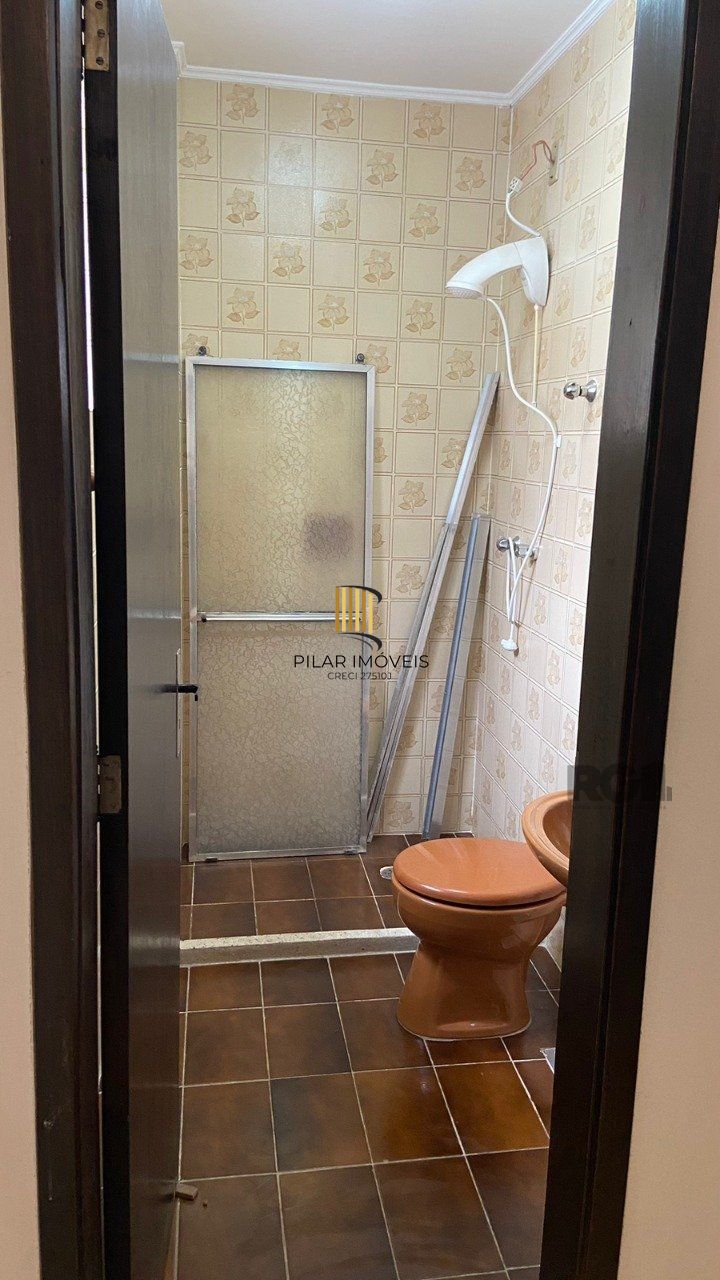 Apartamento de 2 dormitórios, sala, cozinha, banheiro, área de serviço com vaga de garagem escriturada e coberta
