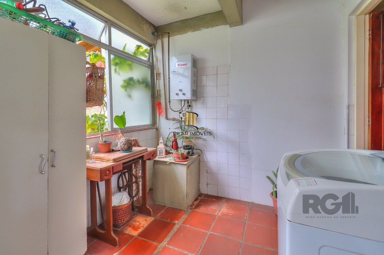 Casa a venda composta de 4 dormitórios no bairro Jardim Isabel em Porto Alegre