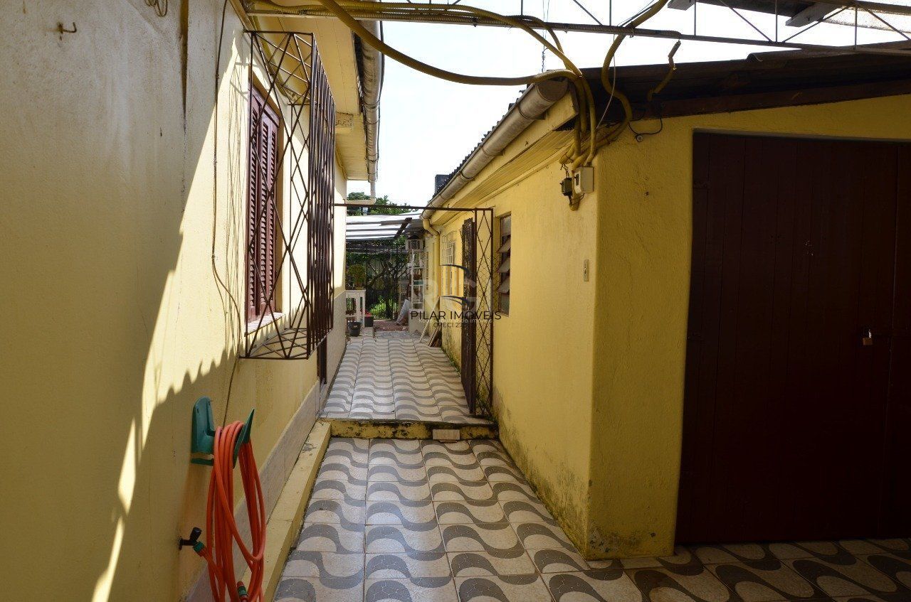 Casa Com 5 dormitórios no Bairro Partenon