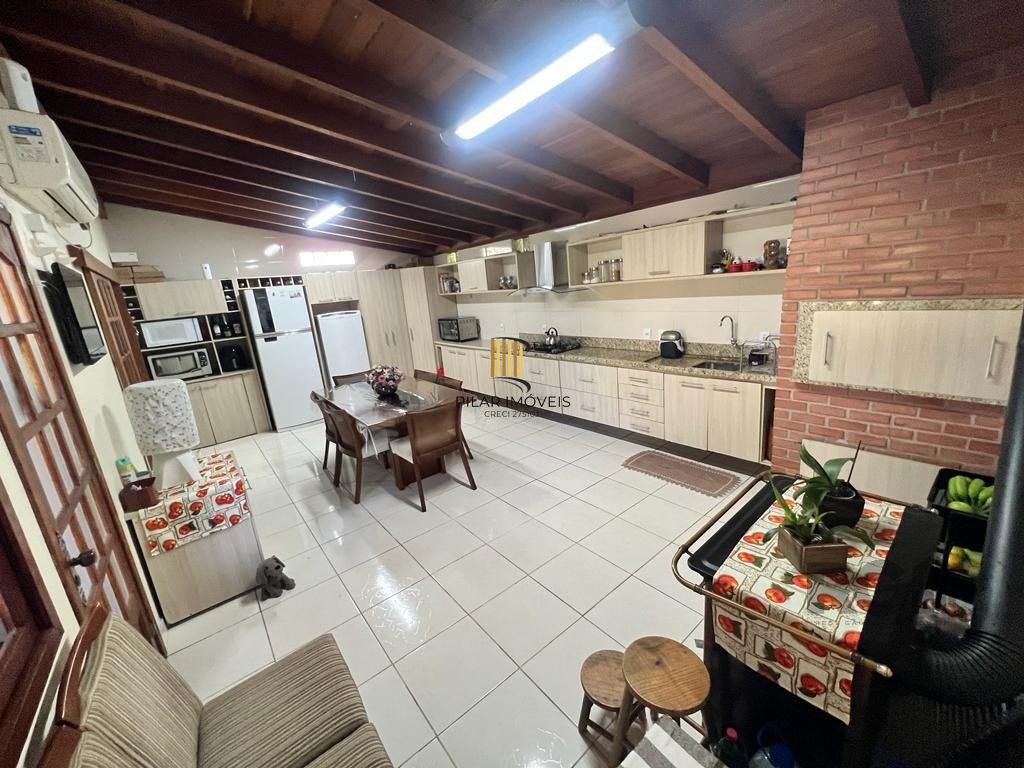 Casa com 3 dormitórios no bairro Morro Santana