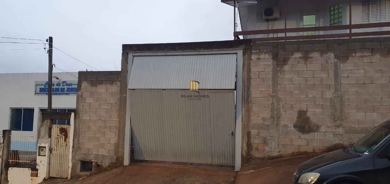 Belíssima casa de 2 dormitórios com um amplo pátio na cidade de Passo Fundo