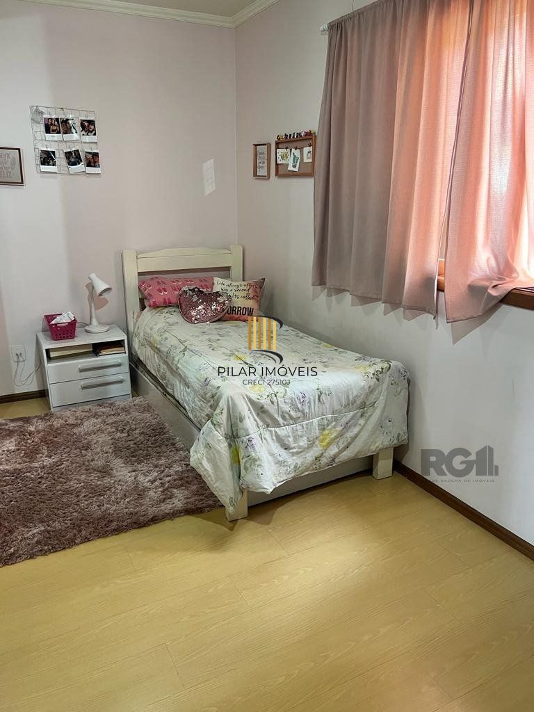 Casa com 3 dormitórios no bairro Morro Santana