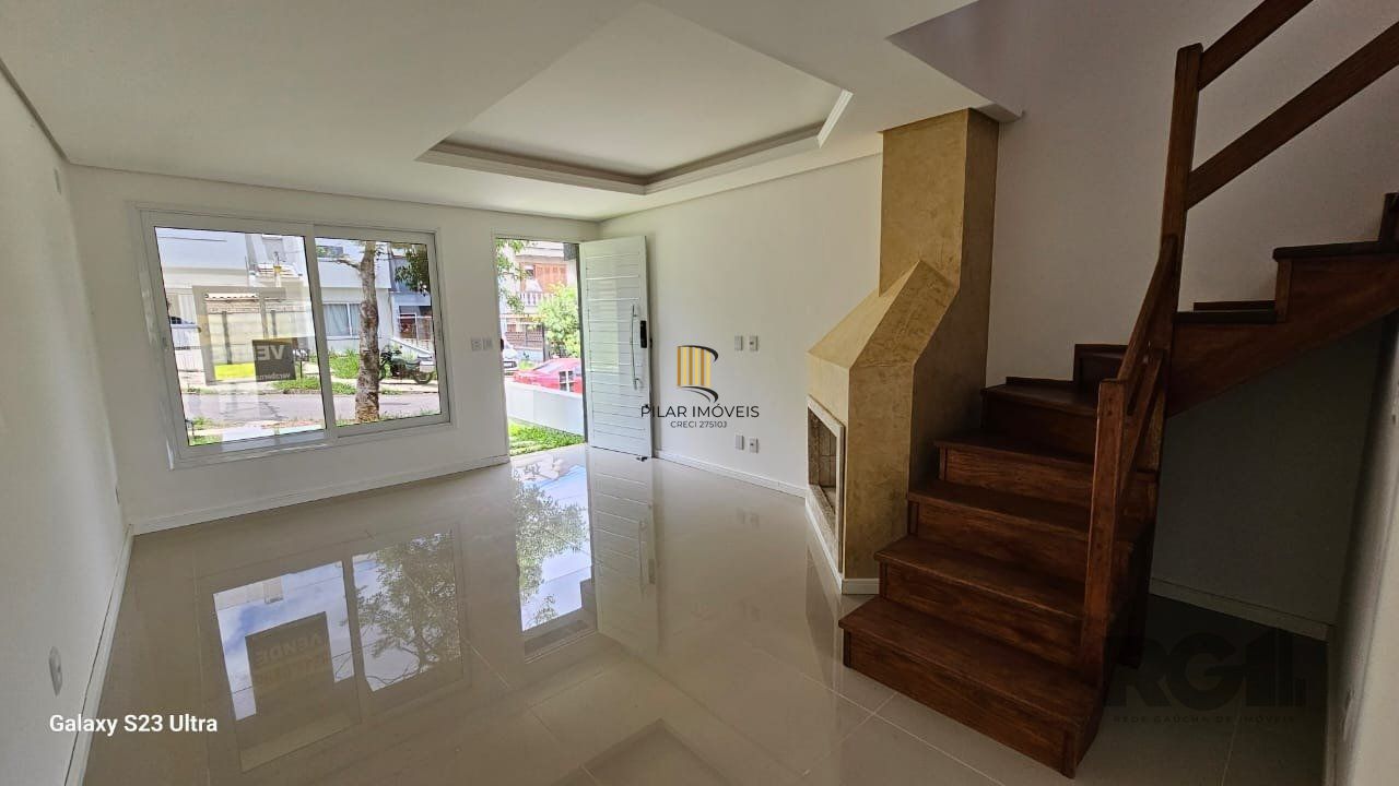 Casa 3 dormitórios no bairro Guarujá