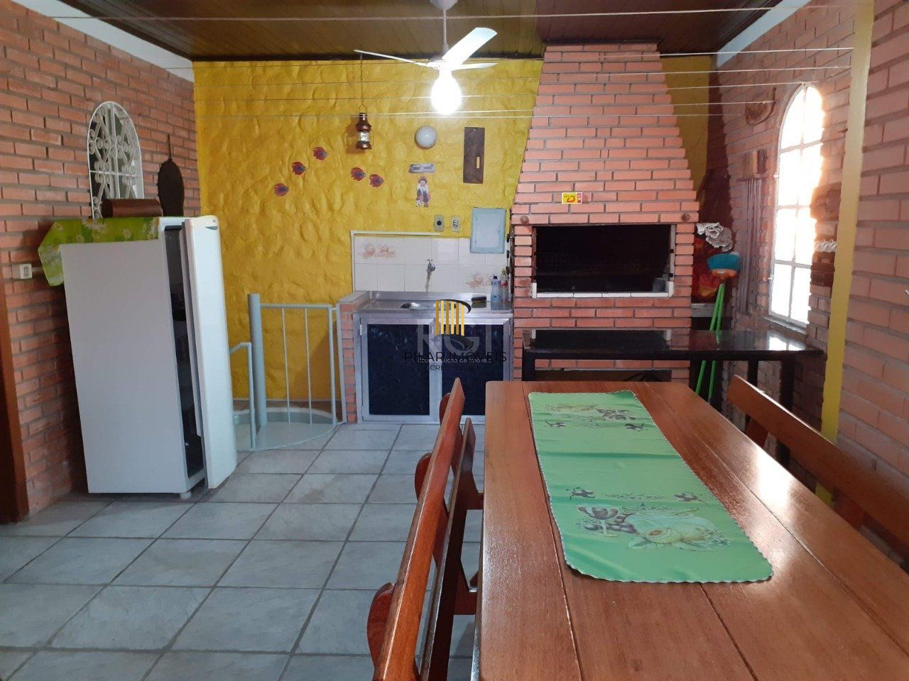 Casa para Venda - 250m², 3 dormitórios, 1 vaga - Camaquã, Porto Alegre