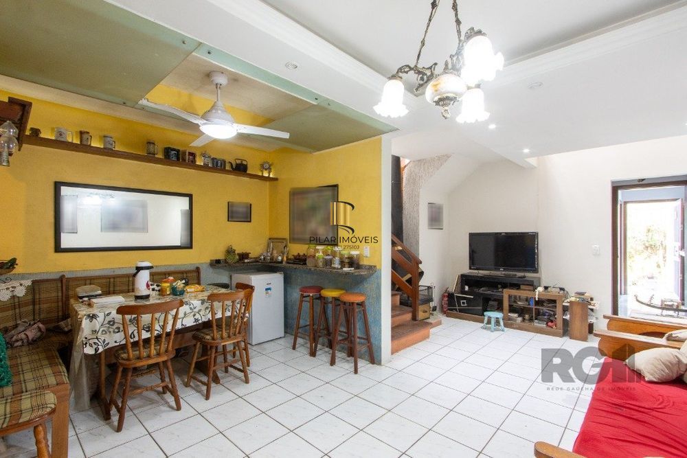 Casa 3 dormitórios no bairro Serraria
