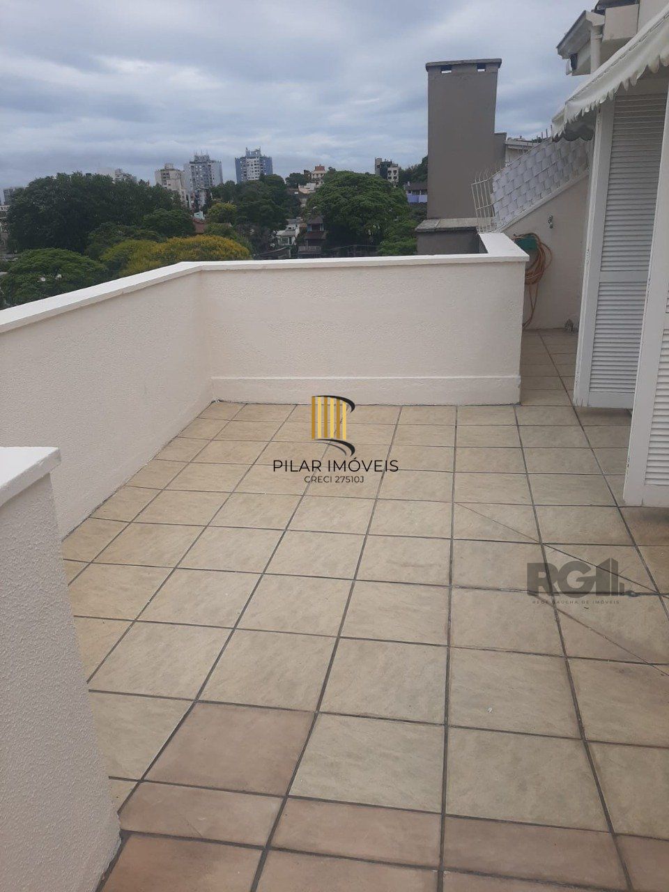 Cobertura com 3 dormitórios no Bairro Nonoai em Porto Alegre
