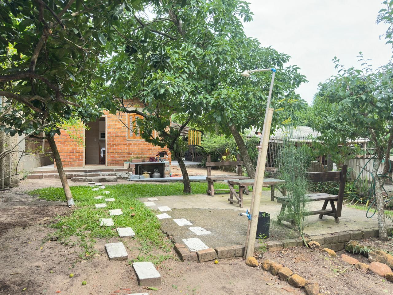Casa de alvenaria toda reformada e mobiliada no bairro Lami