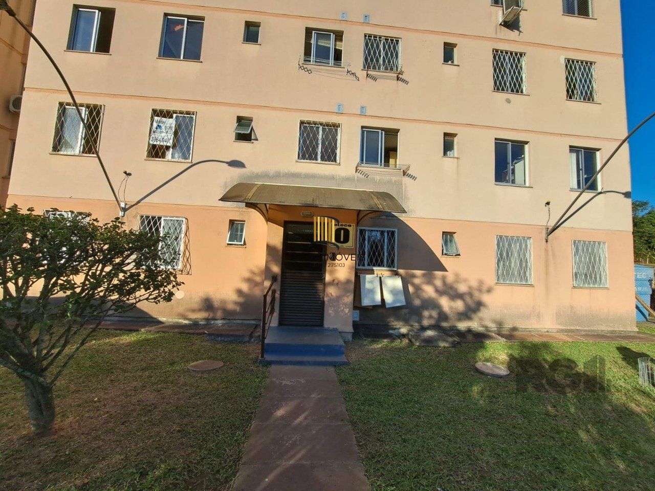 Apartamento semimobiliado de 2 dormitórios no bairro Vila Nova
