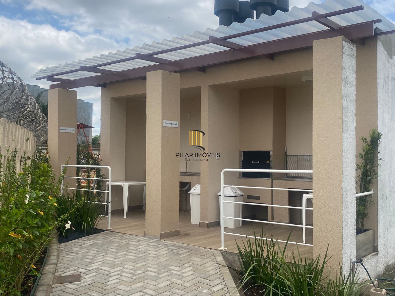 Apartamento com 02 quartos e 01 vaga no Bairro Sarandi