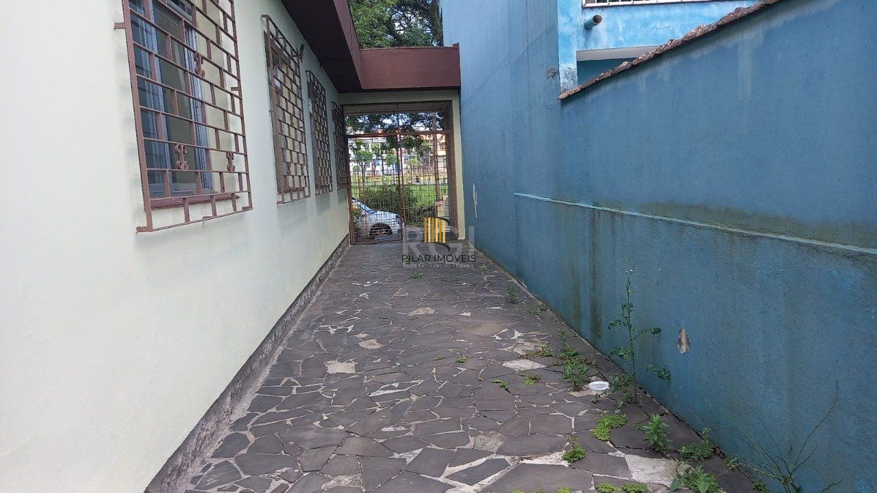 Casa  com 03 dormitórios e 01 suíte no Bairro Partenon Porto Alegre/RS