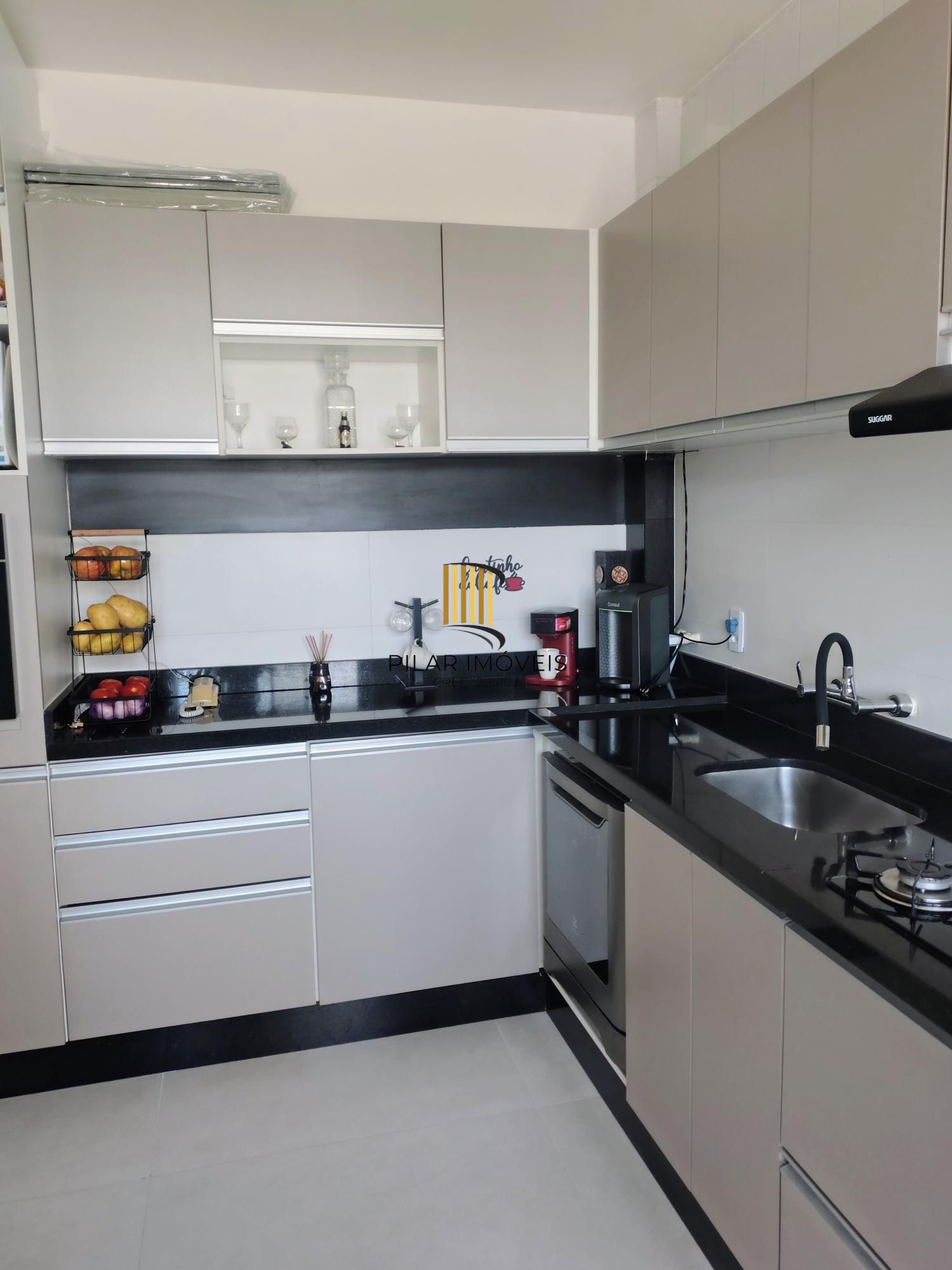 Apartamento térreo com 62m², 2 quartos, vaga coberta, Cavalhada, Porto Alegre/RS