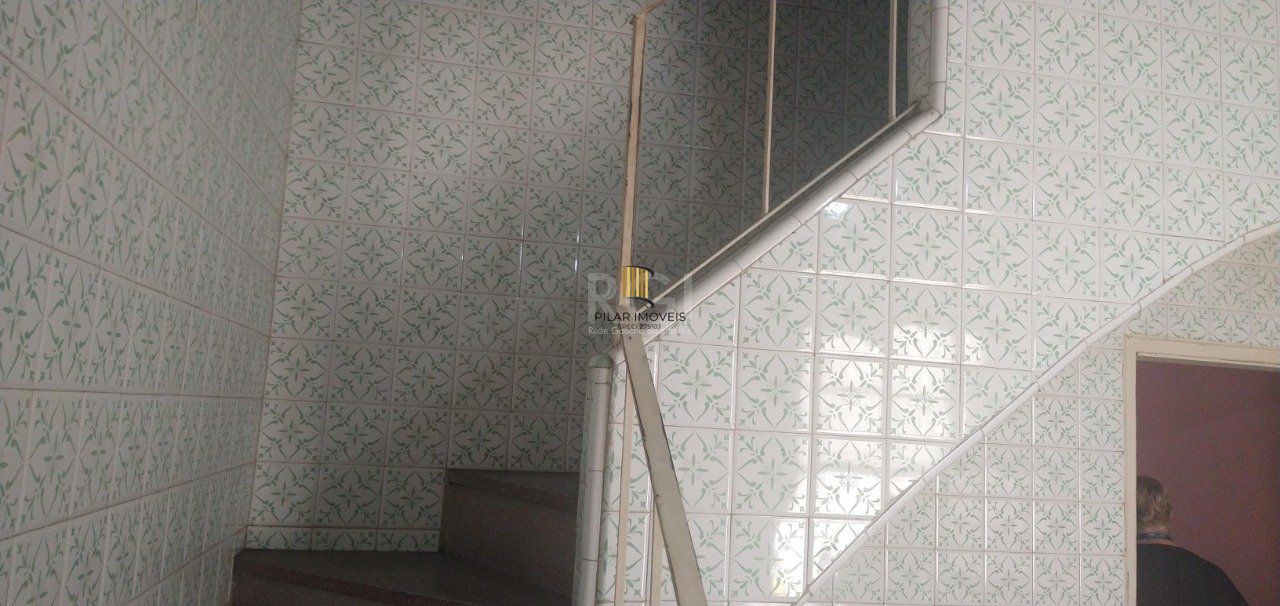 Casa de 4 dormitórios na Av. Teresópolis bairro Teresópolis