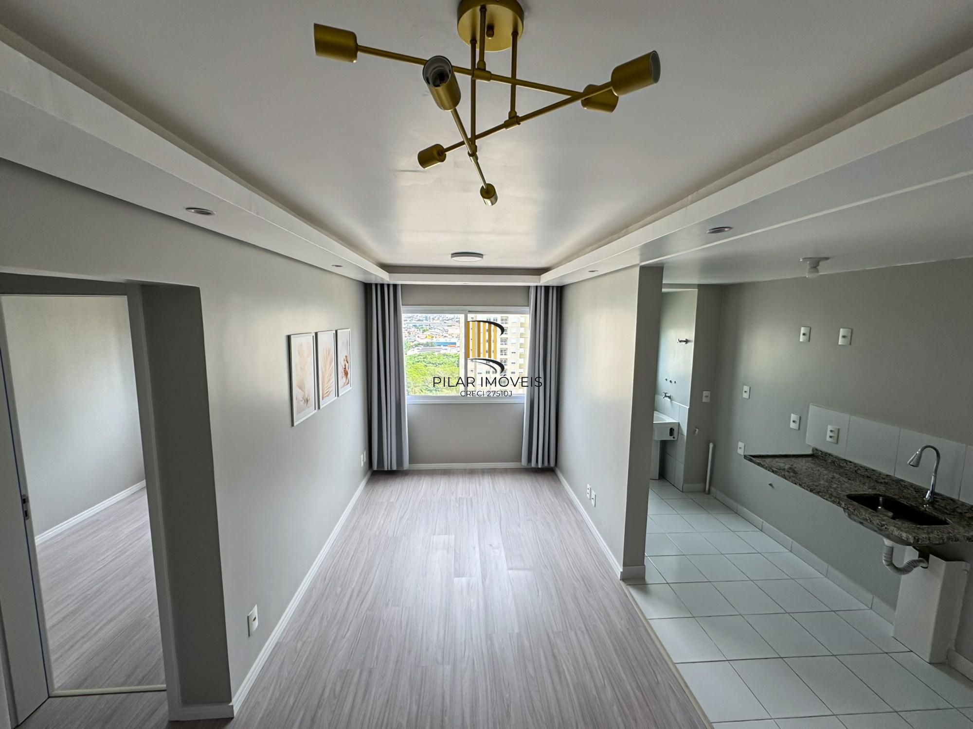 Apartamento com 02 quartos e 01 vaga escriturada no Bairro Humaitá