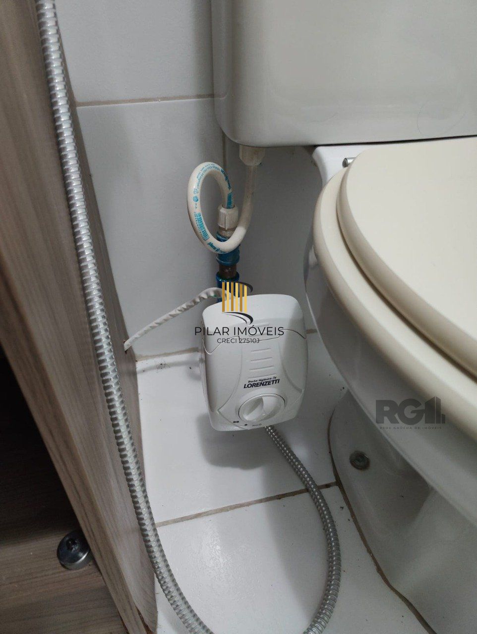 Casa com 2 dormitórios em condomínio fechado em Canoias